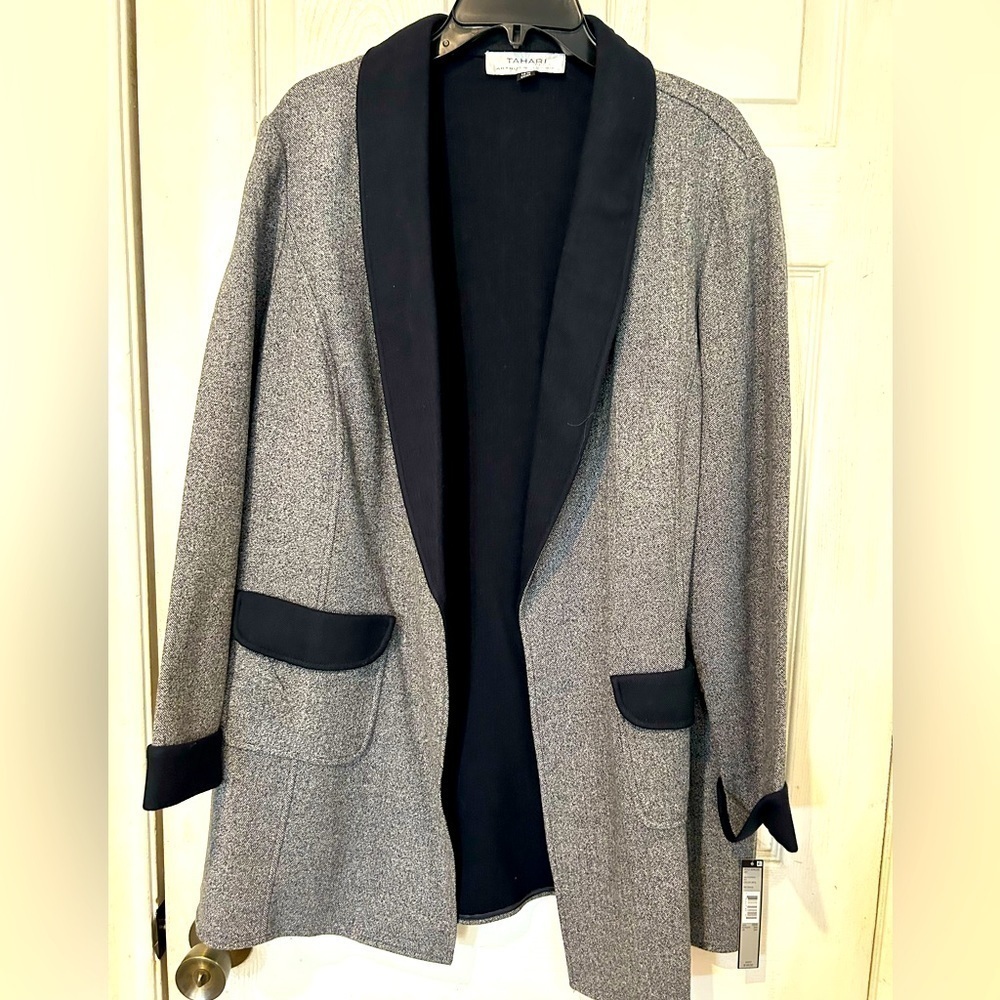 TAHARI  NWT Salt/Pepper Navy Blazer
